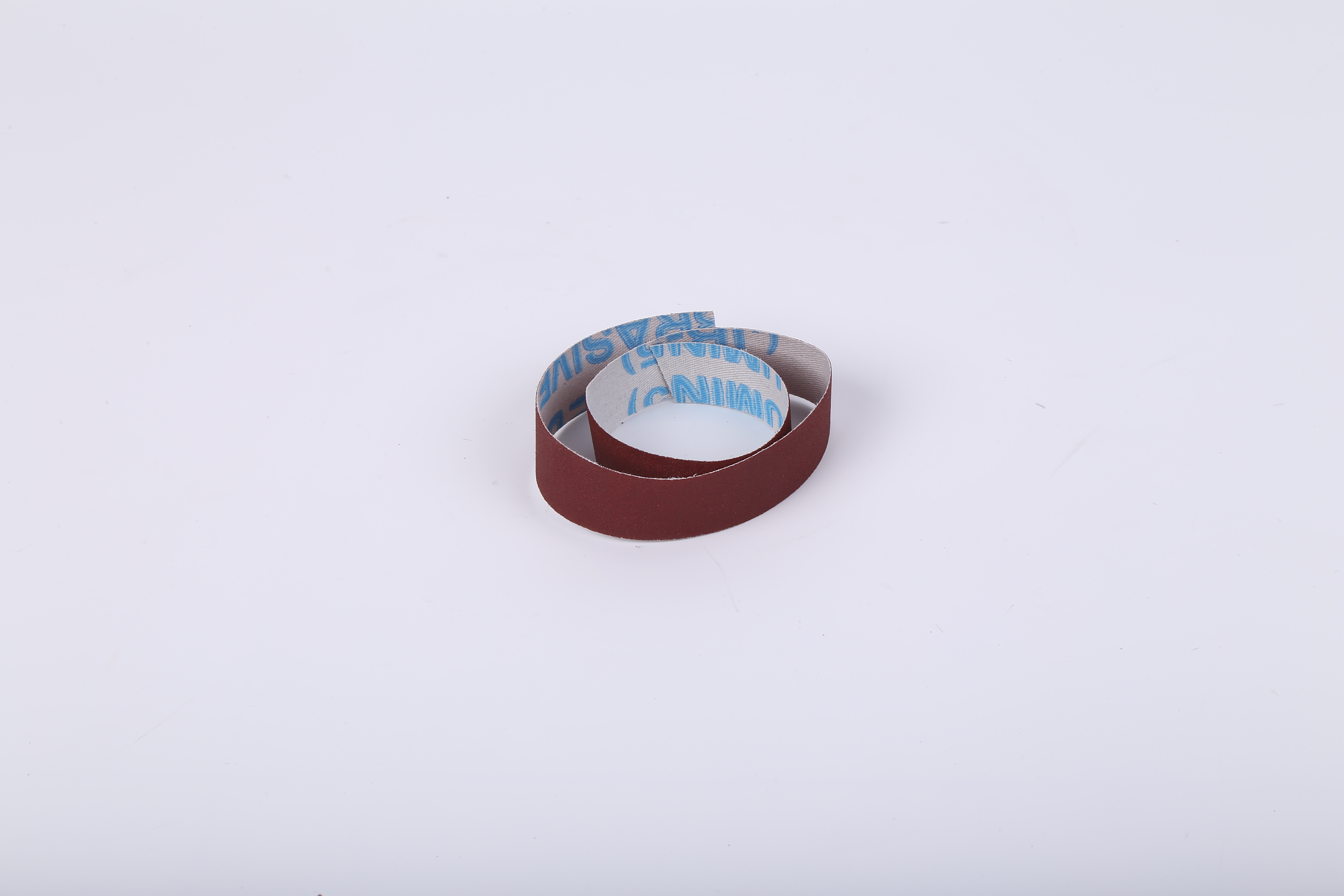 Penggunaan Kertas Abrasive pada aksesoris kabel heat shrink